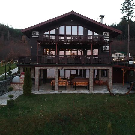 Villa Iskar Lake Residence By Bookvillabg Shtarkelovo Gnezdo 외부 사진