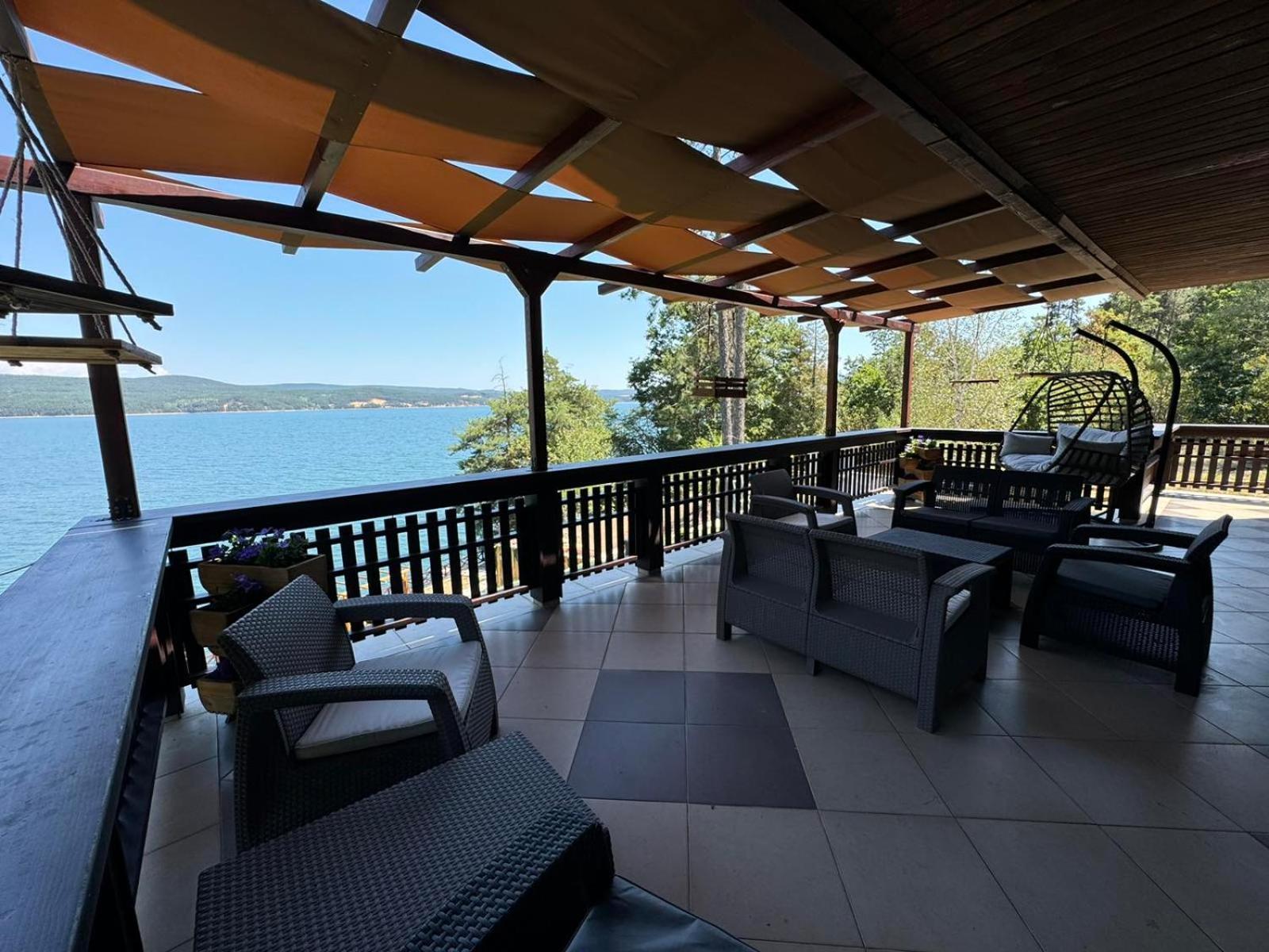 Villa Iskar Lake Residence By Bookvillabg Shtarkelovo Gnezdo 외부 사진