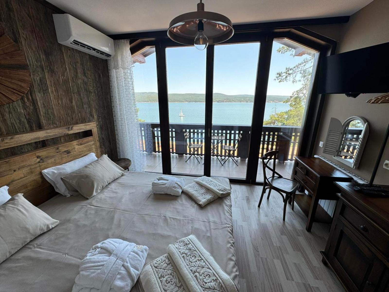 Villa Iskar Lake Residence By Bookvillabg Shtarkelovo Gnezdo 외부 사진