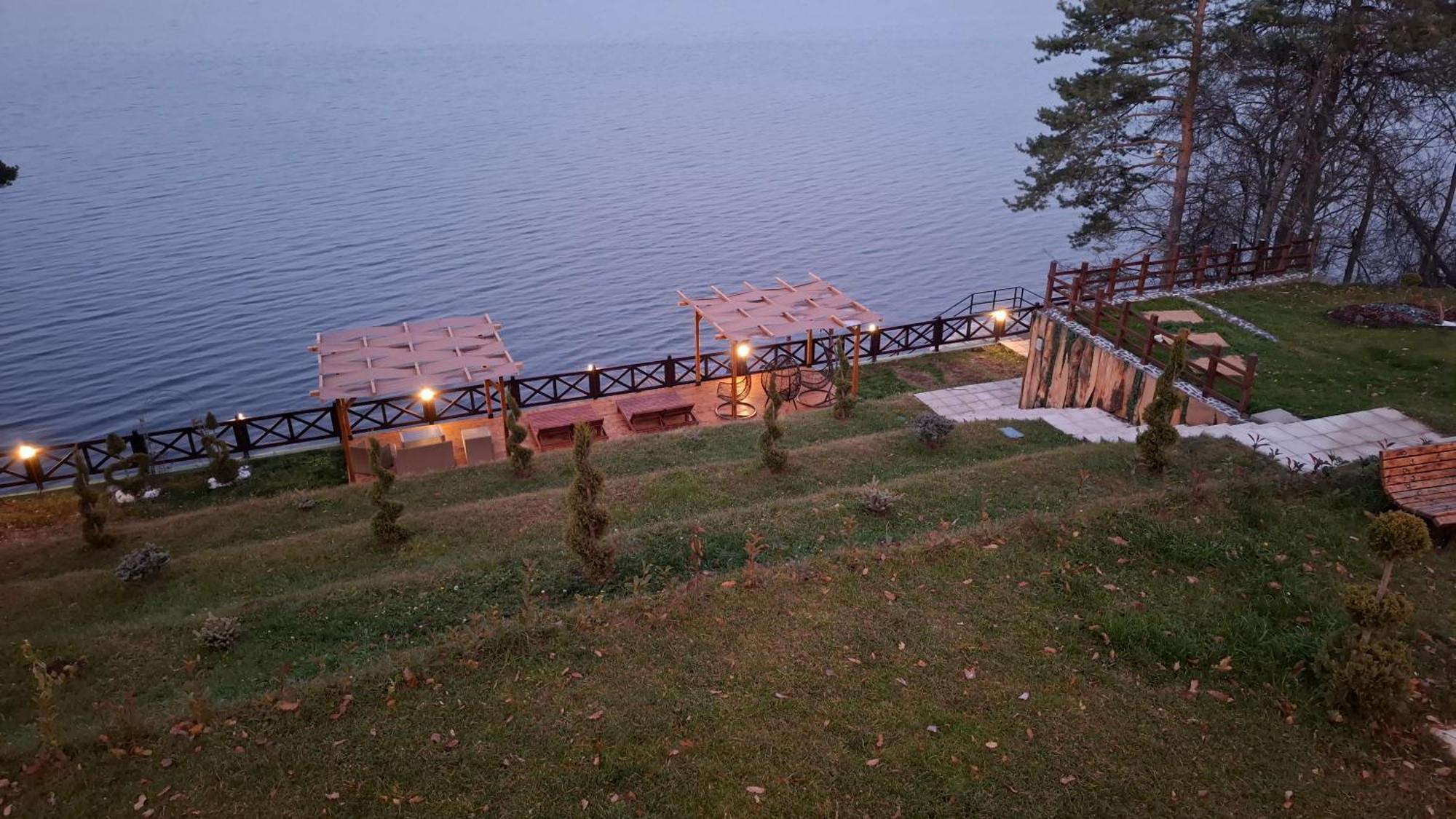 Villa Iskar Lake Residence By Bookvillabg Shtarkelovo Gnezdo 외부 사진