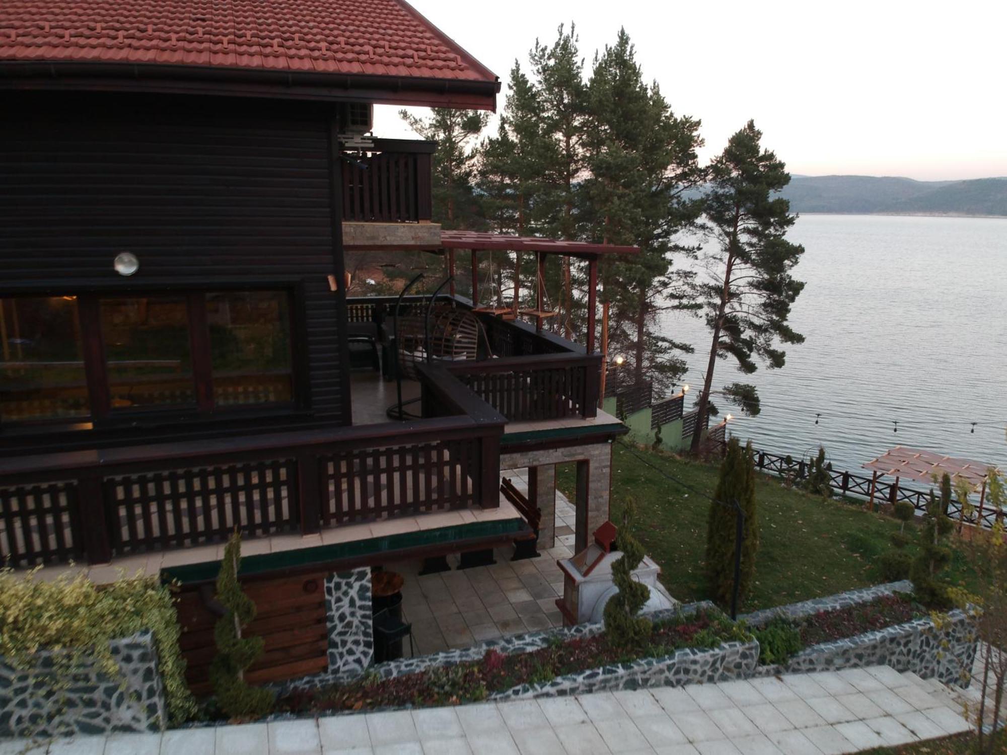 Villa Iskar Lake Residence By Bookvillabg Shtarkelovo Gnezdo 외부 사진